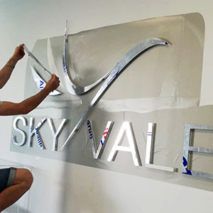 Installation d'un logo Sky Valet